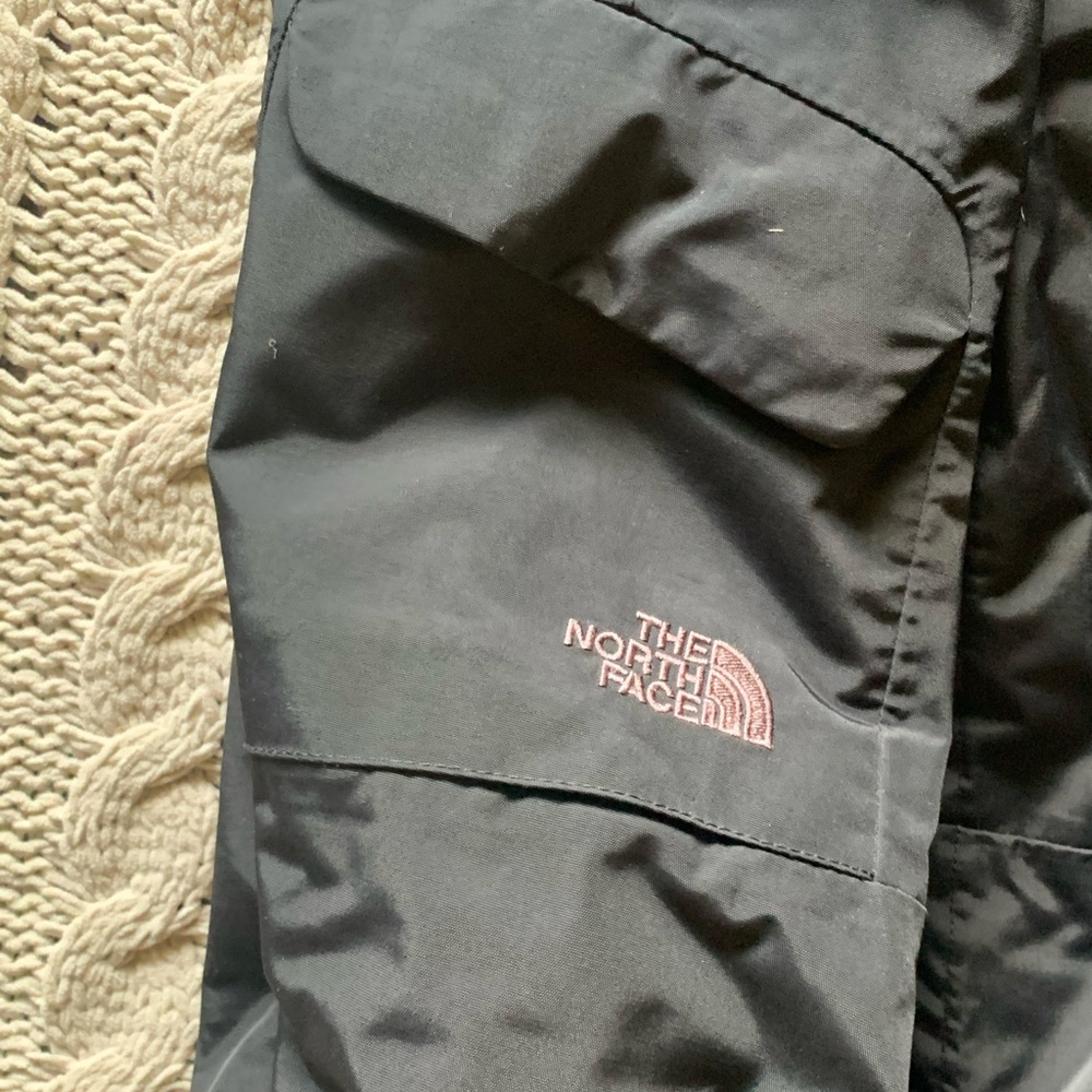 Like new The North Face women’s ski pants size S